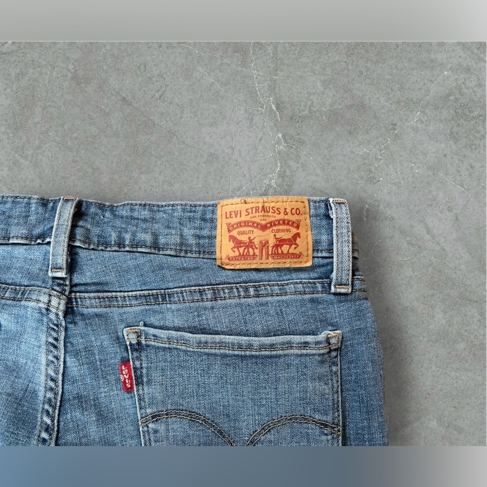Women's Levi’s 711 Skinny Distressed Jeans - Picture 5 of 9